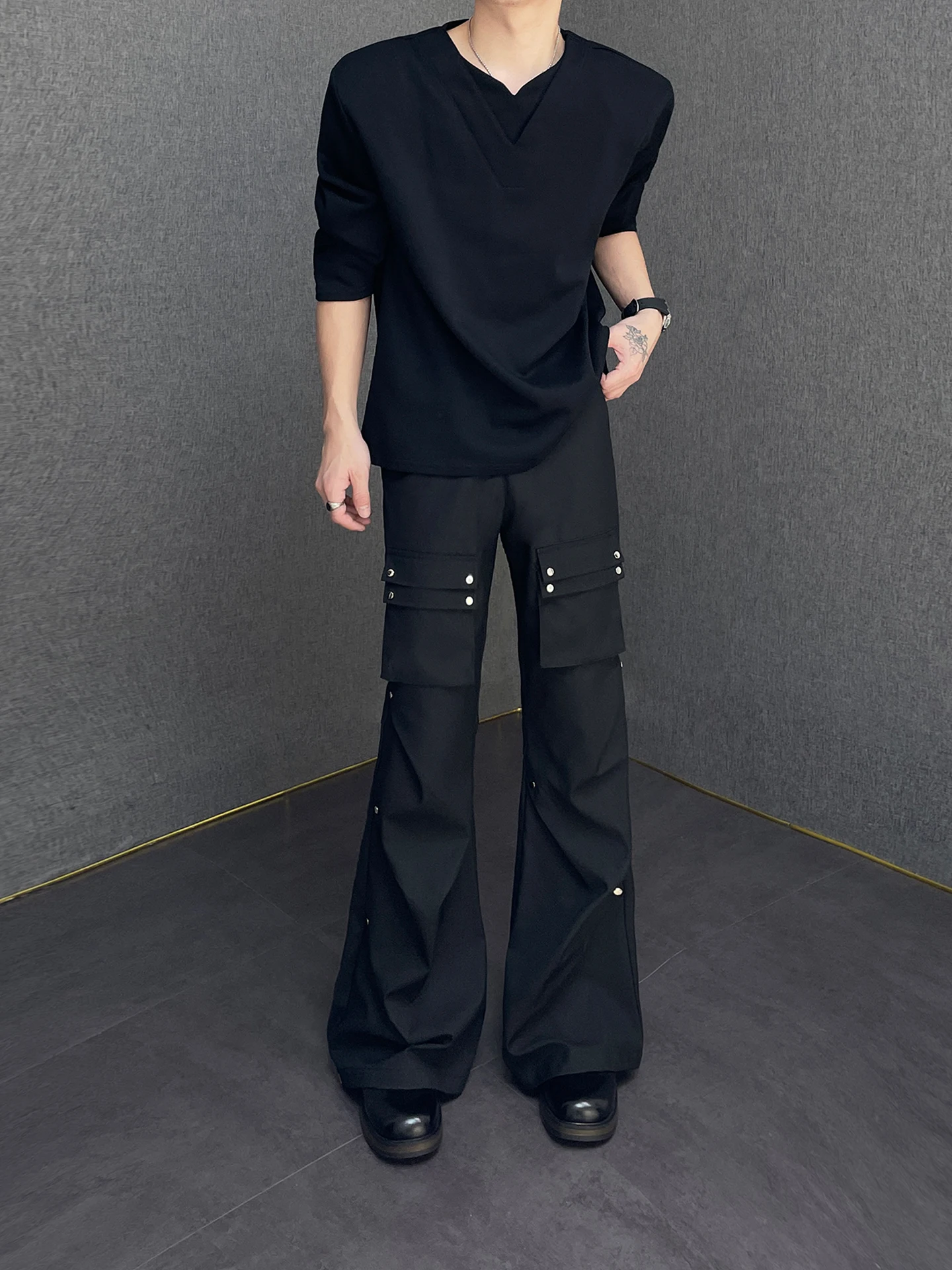 

Men's Workwear Style Trousers with Multiple Pockets Micro Flared Pants Deconstructed Design Fashionable Urban Long Trousers