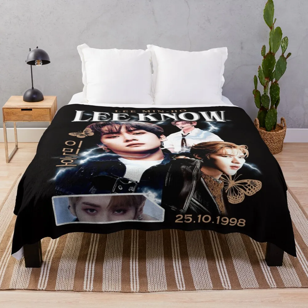 

LEE KNOW Shirt Vintage 90 Retro T Shirt Tee Throw Blanket Blankets For Sofas Weighted Personalized Gift Hairy Blankets