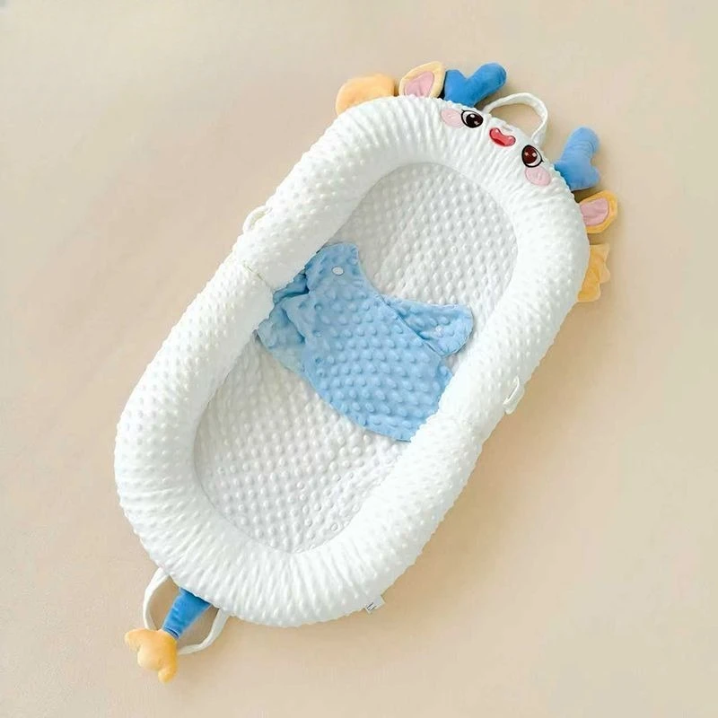 Cuscino inclinato antiribaltamento per bambini, cuscino lenitivo per il sonno del letto nel letto del neonato con mano accarezzante e supporto comfort bifacciale