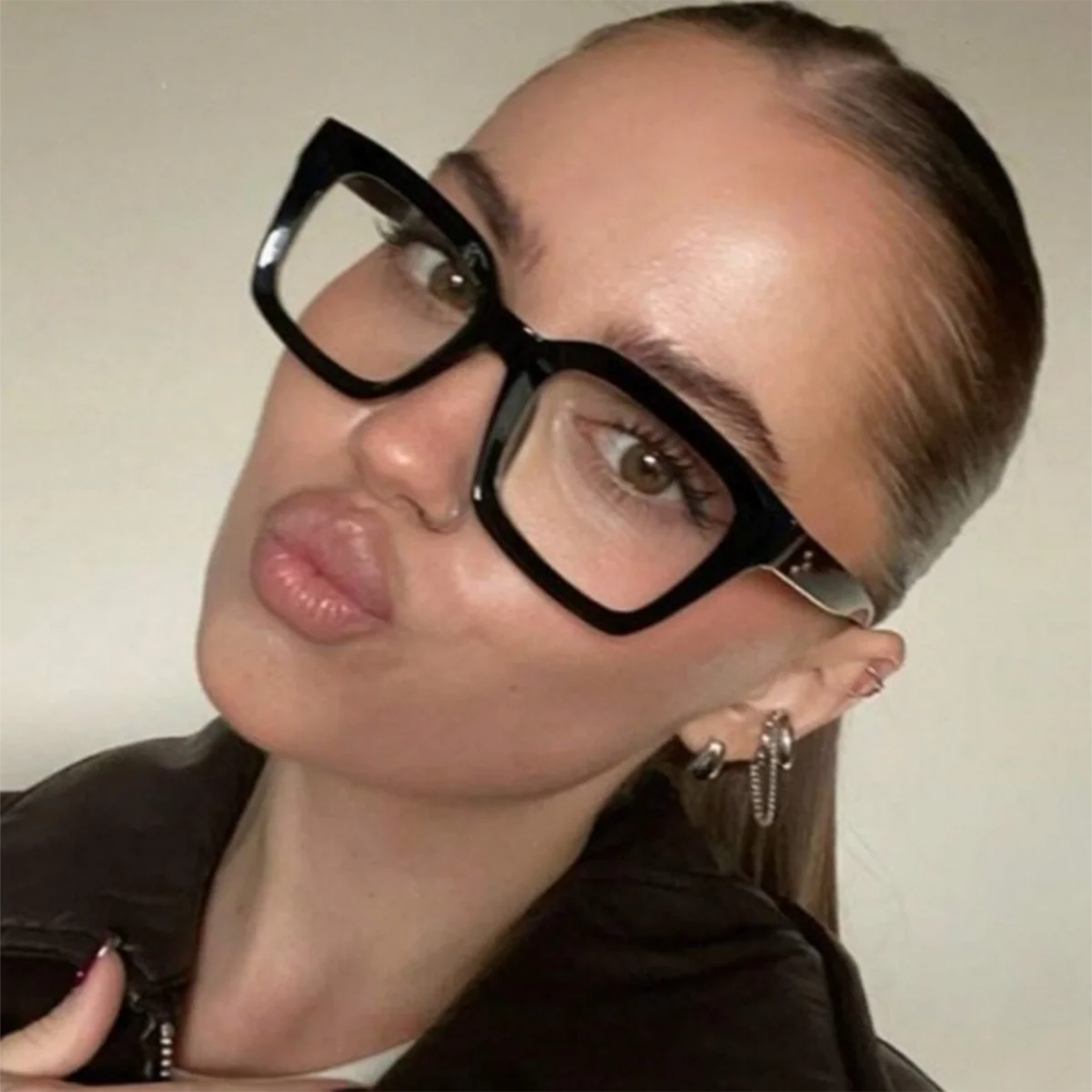 1 Pair of Women's Black Square Large-Frame Glasses, Simple, Casual, Sexy, European and American Avant-Garde, with a Lazy Vibe, Exquisite and Versatile, Fashionable Non-Prescription Glasses