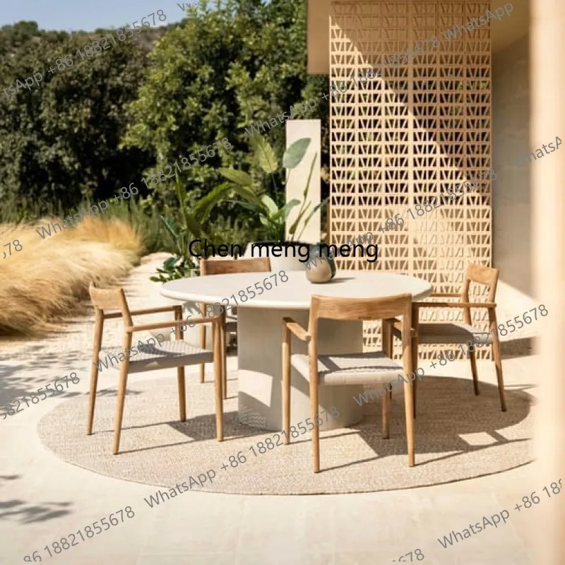 The combination of a natural teak frame and hand-woven linen rope makes this chair suitable for a variety of environments