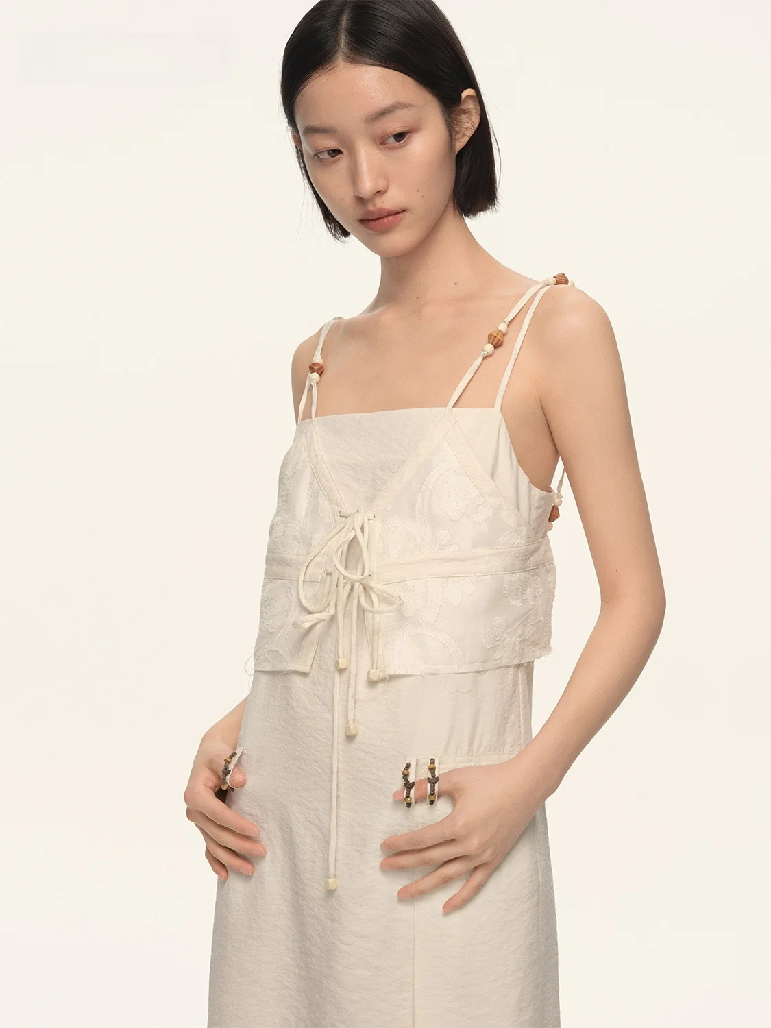 

Женский летний топ Me Siento Pearl White, прямой силуэт, из смесового шелка, с регулируемыми бретелями, оригинальный дизайн, утягивающий, без рукавов