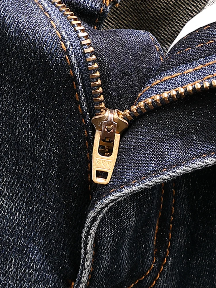 20252024 Nuevos pantalones vaqueros estampados bordados para hombres, pantalones largos rectos ajustados elásticos versátiles de moda de lujo ligero