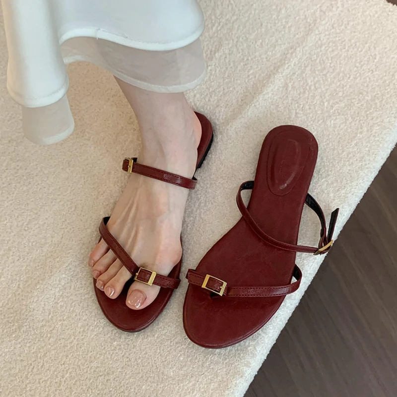 

Новые летние женские шлепанцы-гладиаторы 2026 года с ремешком между пальцами, лаконичные пляжные сандалии для отпуска, женская обувь Zapatos De Mujer