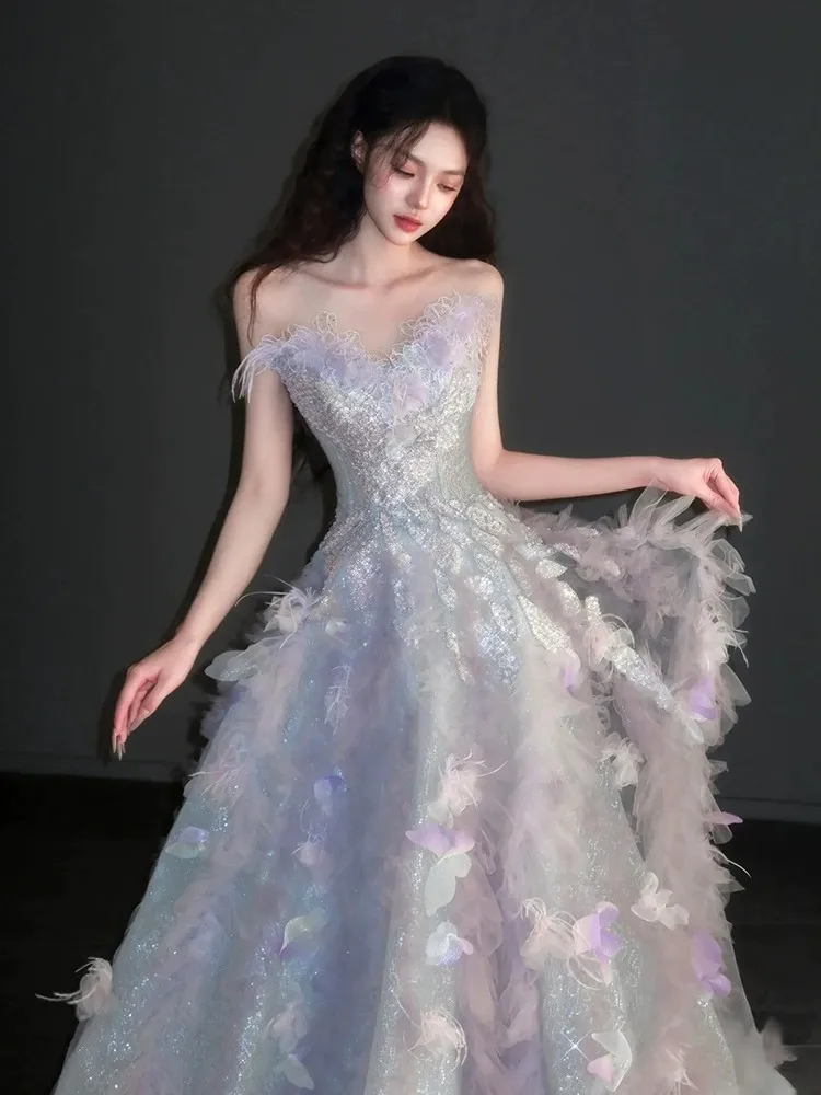 Auffälliges Abendkleid, glänzende Pailletten mit Schmetterlingen, Applikation mit Perlen, Ballkleid, Partykleider, Schnürung am Rücken