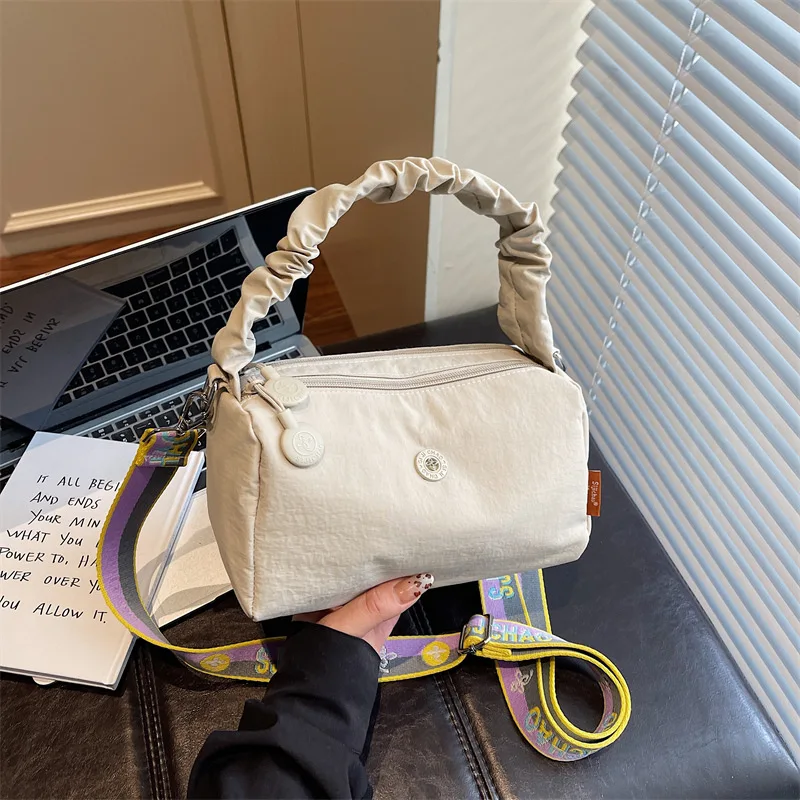 

New Women Casual Washable Nylon Top-Handle Bag Lightweight Fashion and Versatile Commuting Bag Casual and Simple Shoulder Bag