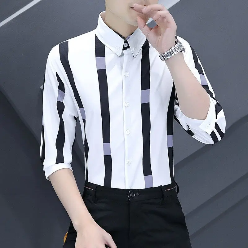 

Мужская летняя новинка: модная повседневная рубашка из ледяного шелка в полоску, приталенный крой, для молодежи, из полиэстера...