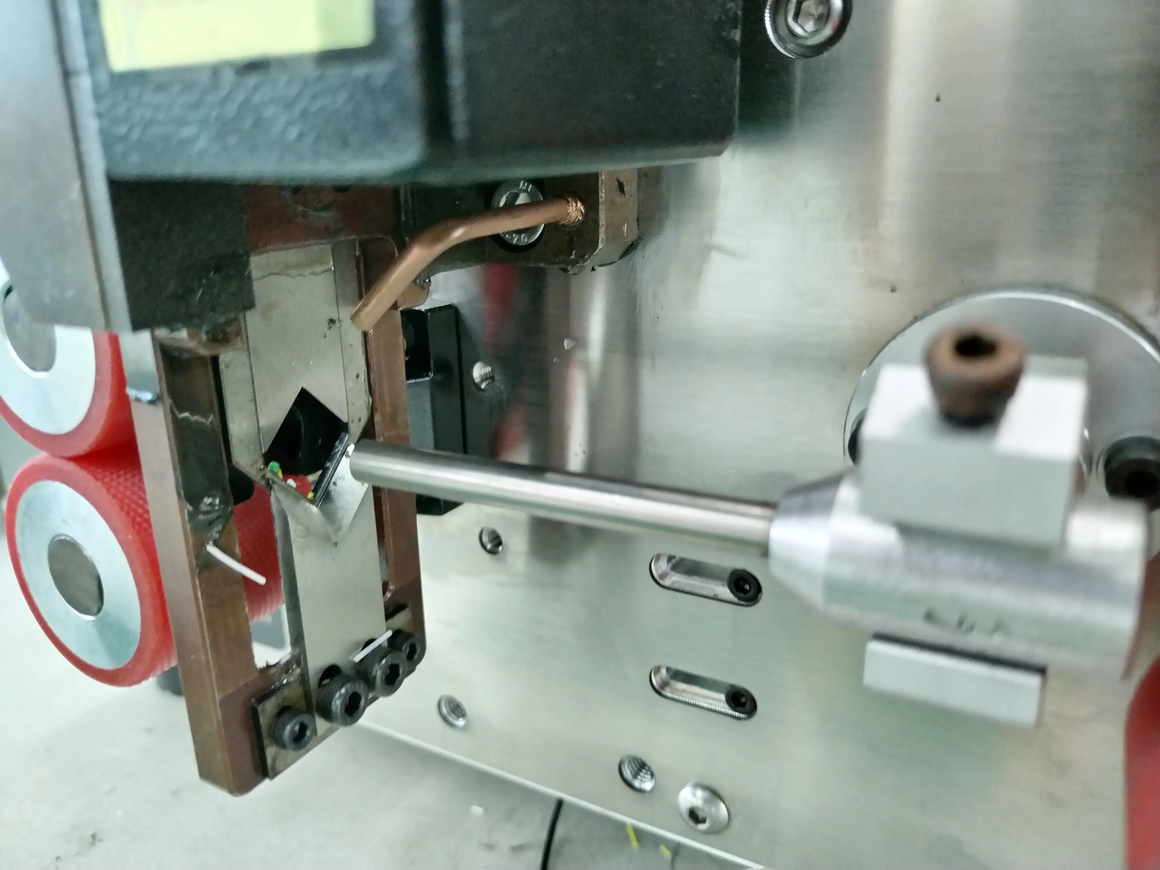 الشركة المصنعة لقطع الأسلاك الأوسط وتجريد قطع الكابلات الأوتوماتيكية #2