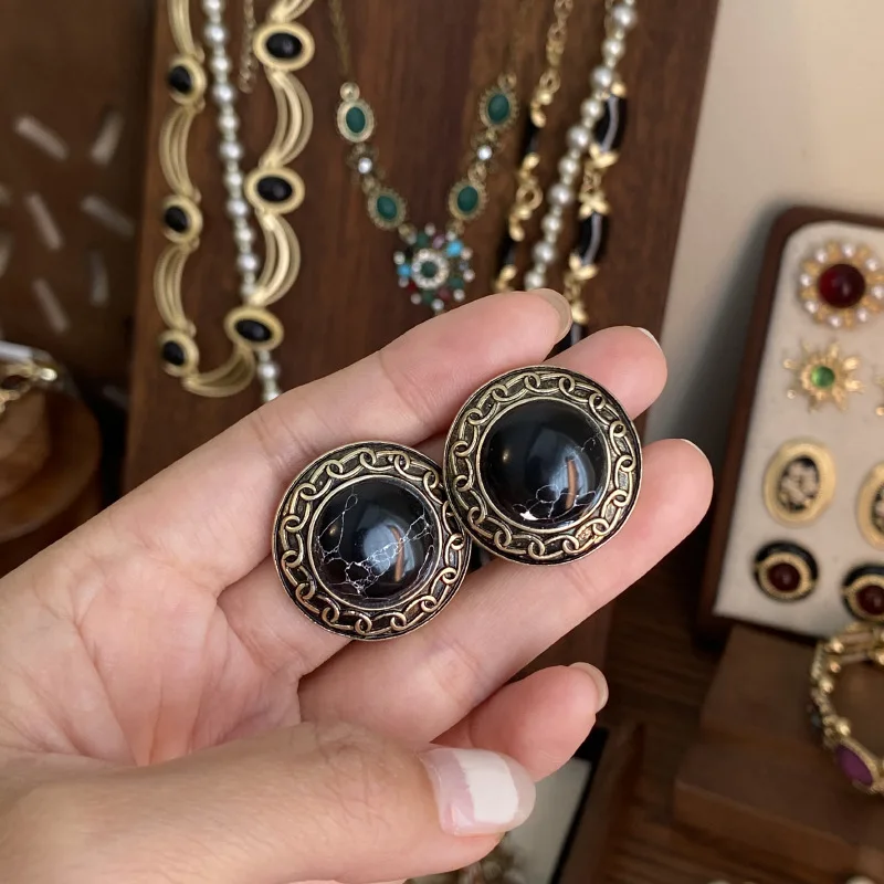 Vintage Round Oval Black Stud Earrings Personality New Designers Small Lightweight Earrings