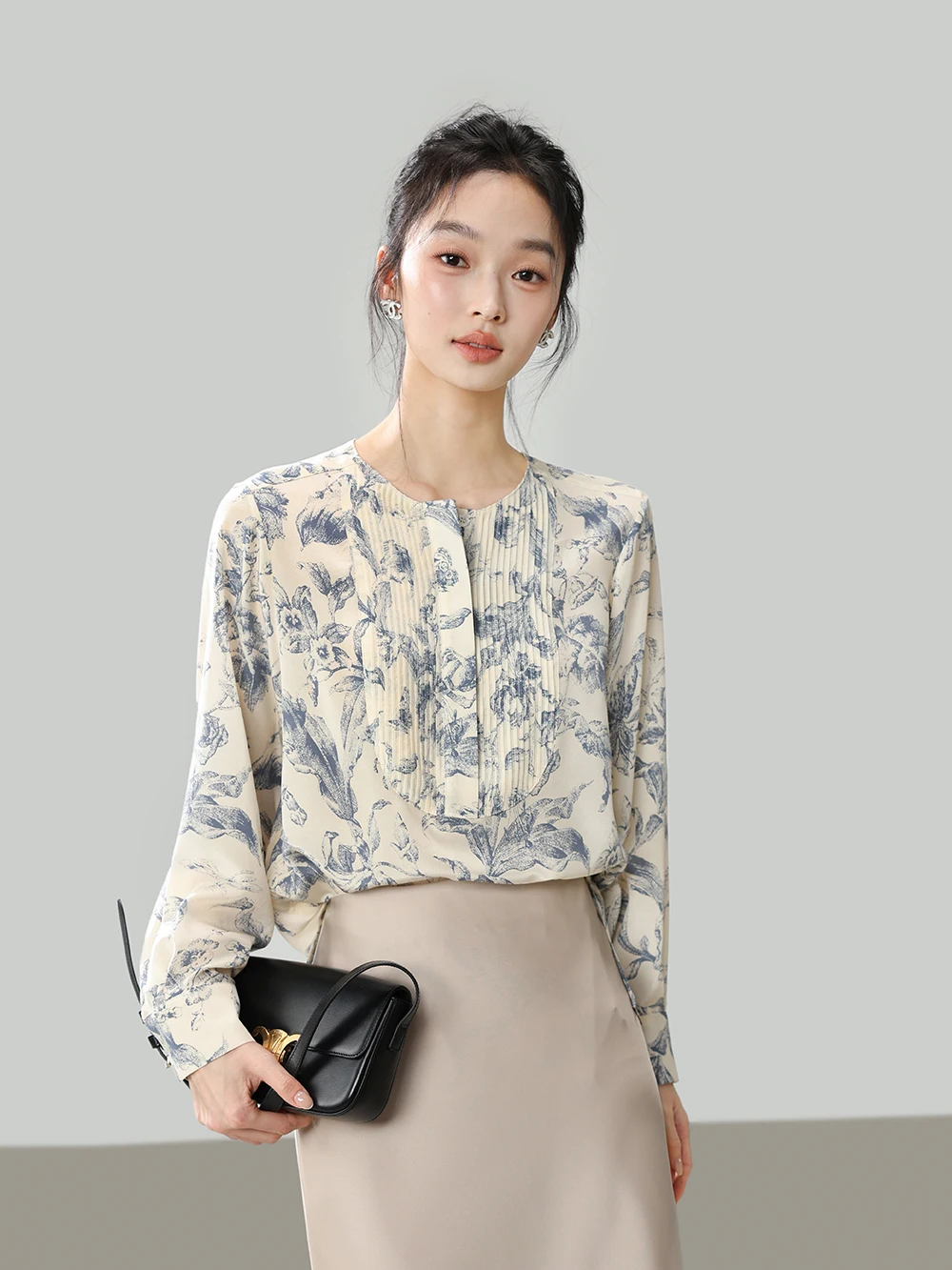 

New Chinese Sle Silk irt 'Blue Porcelain' 6 Momme Double Gauze Printed Loose Fitting Blouse Antibacterial round Ne But...