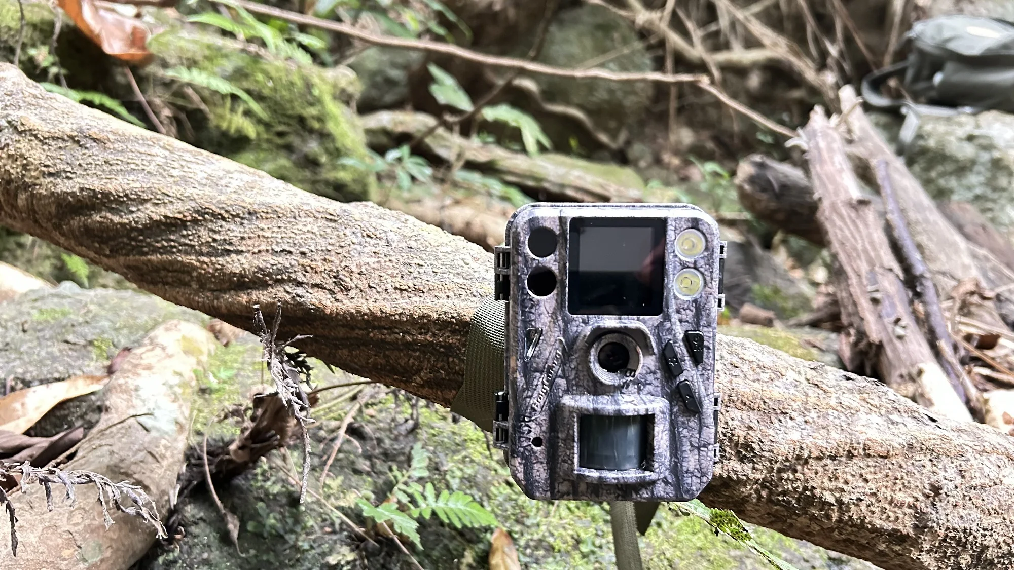 BolyGuard Hunting Game Camera Trail Cam 48MP/4K 30fps SG520-Plus Dual Flash ( 940nm Black IR&White LED) for Outdoor Wildlife