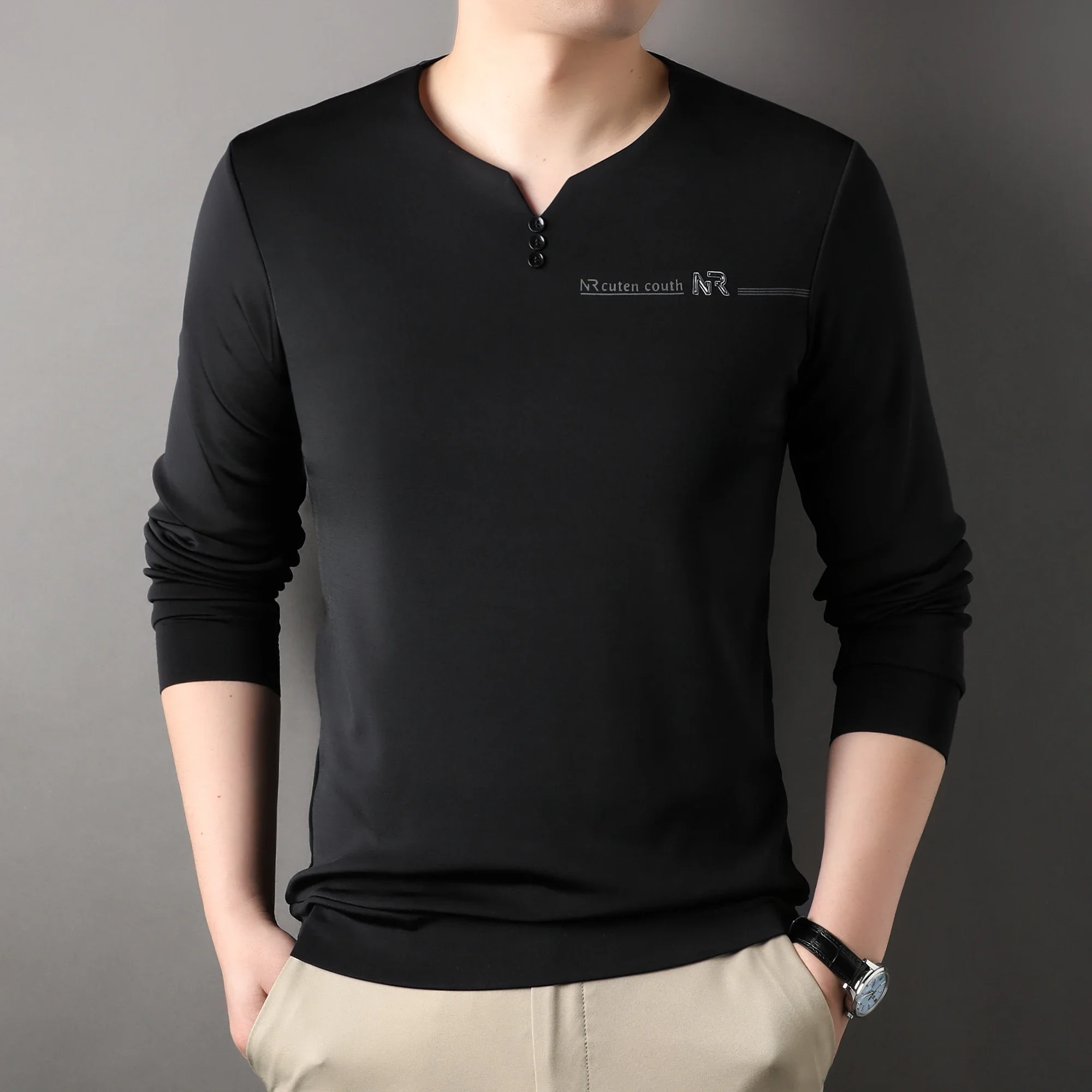 

Spring Men's New Solid Color Soft and Comfortable Versatile Pullover Long Sleeved Top