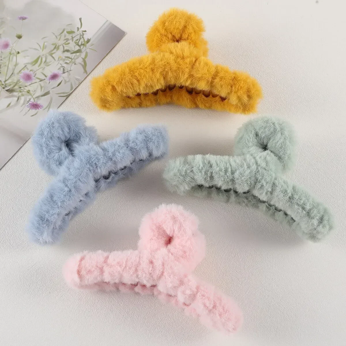 4Pcs/Set Plush Hair Claw Elegant Acrylic Hairpins Faux Fur Hair Clip Barrette Crab Headwear for Women Girls Hair Accessories