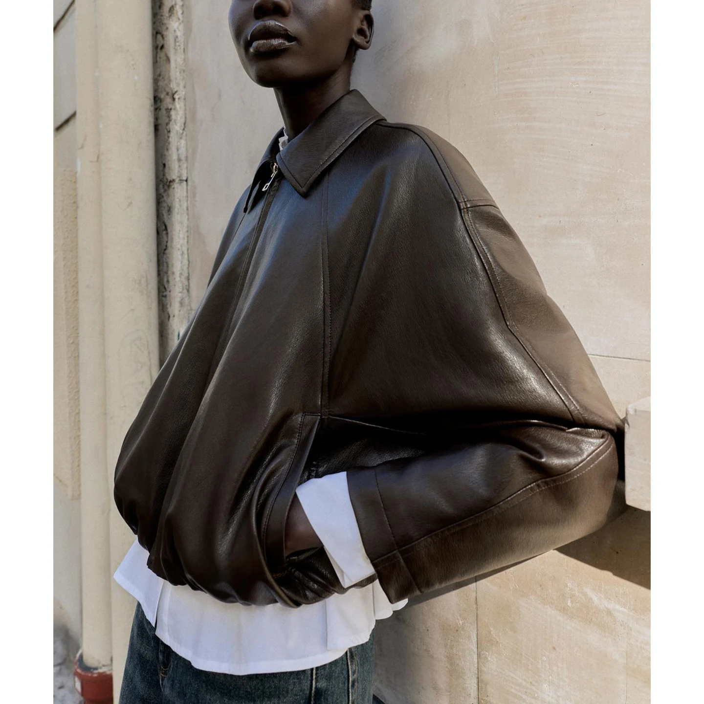 レディース秋冬PUレザージャケット、パイロットジャケット、ロング丈、折り返し襟、ルーズフィット、ファッショナブルなレディースコート