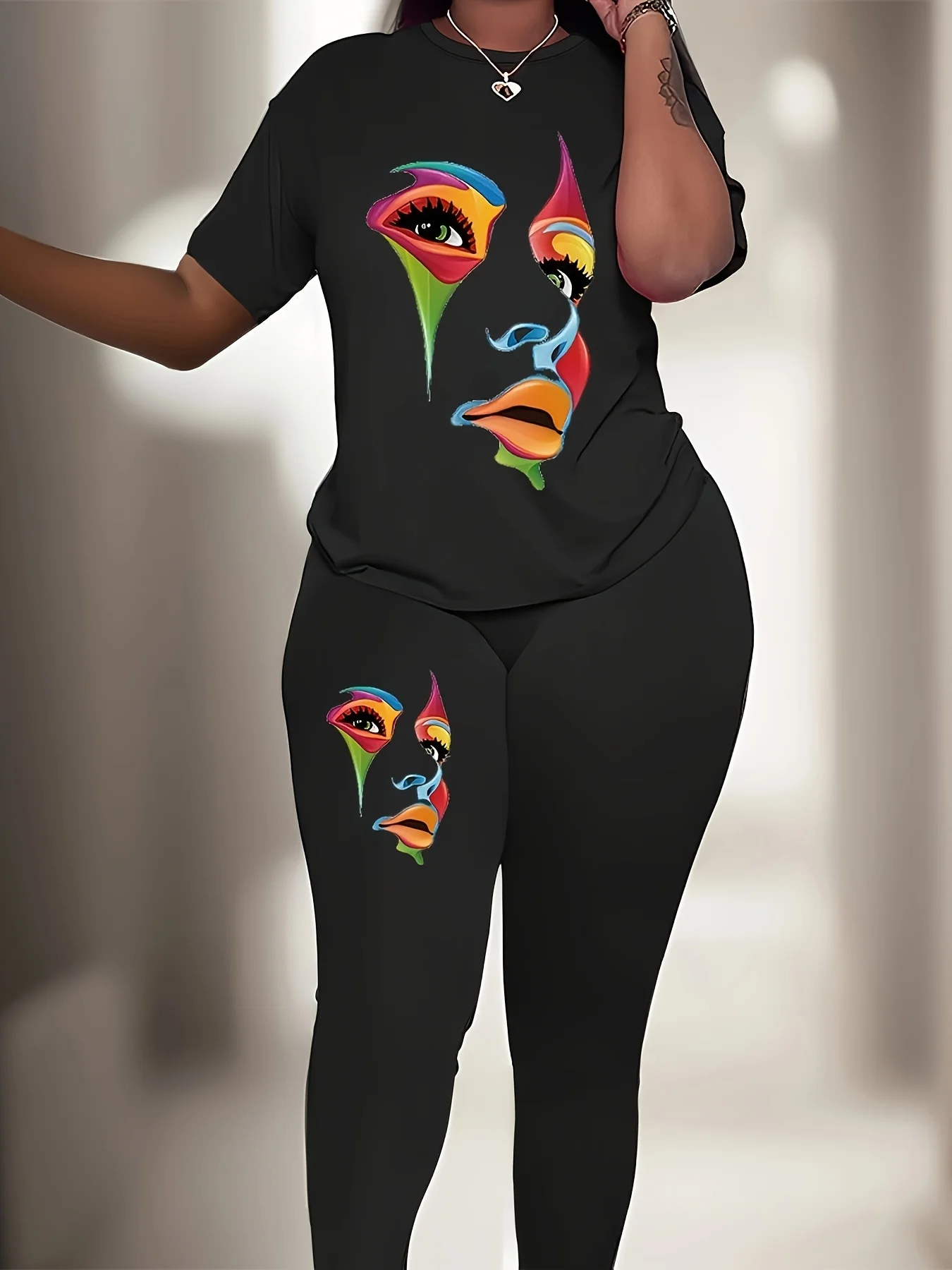 Women\'s Sports Outfit Set, Plus Size Abstract Figure Print Short Sleeve T-shirt Top & Medium Stretch Comfy Pants Fitness Outfit