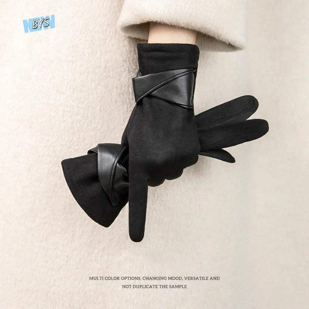 قفازات شتوية مخملية لطيفة من جلد الغزال سميكة وناعمة من جلد البولي يوريثان قفازات دافئة على الطراز الكوري للنساء لركوب الدراجات في الهواء الطلق