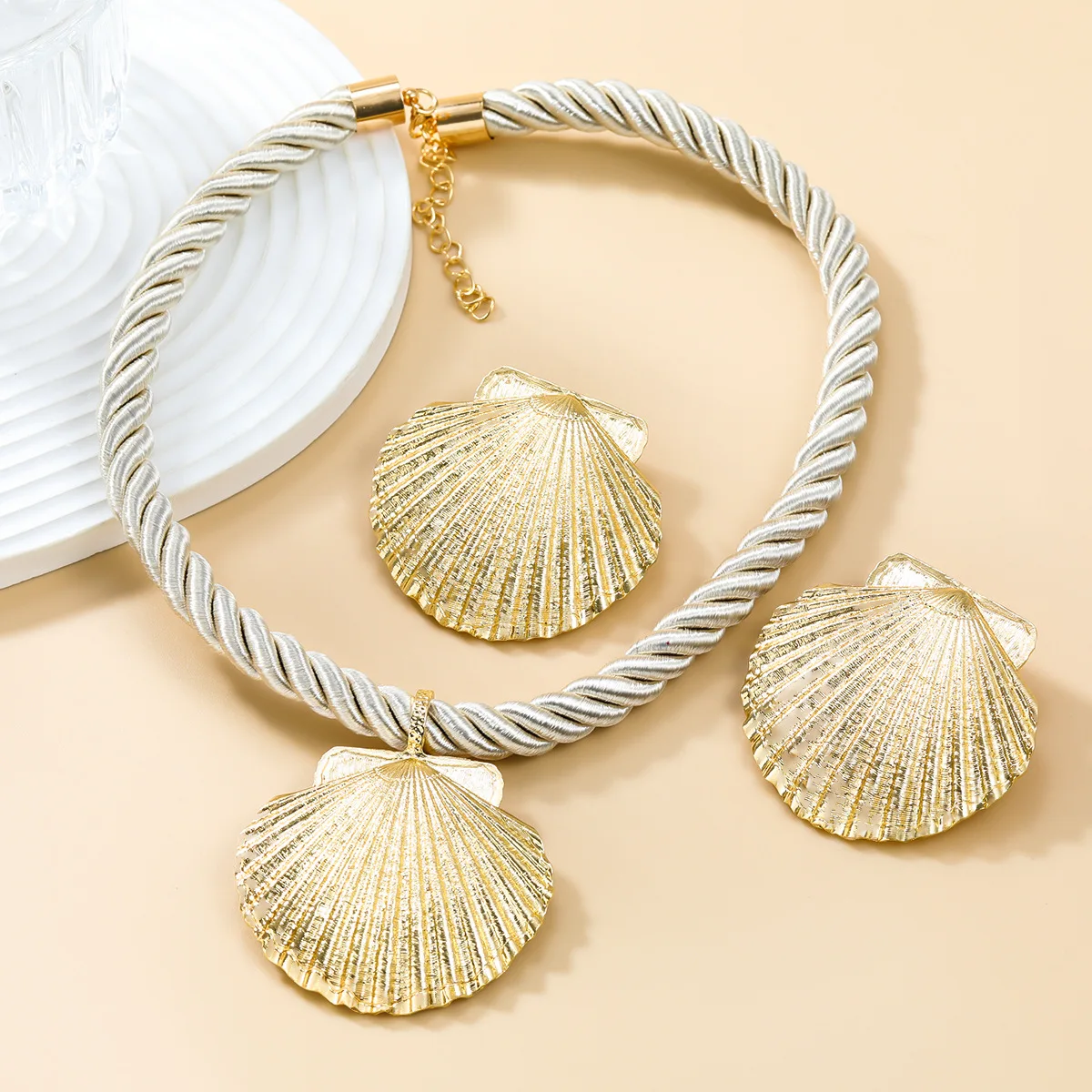 New Summer Rope Chain Shell Pendant Necklaces Earrings Jewelry Sets for Women Boho Beach Party Jewelry Set Birthday Gift