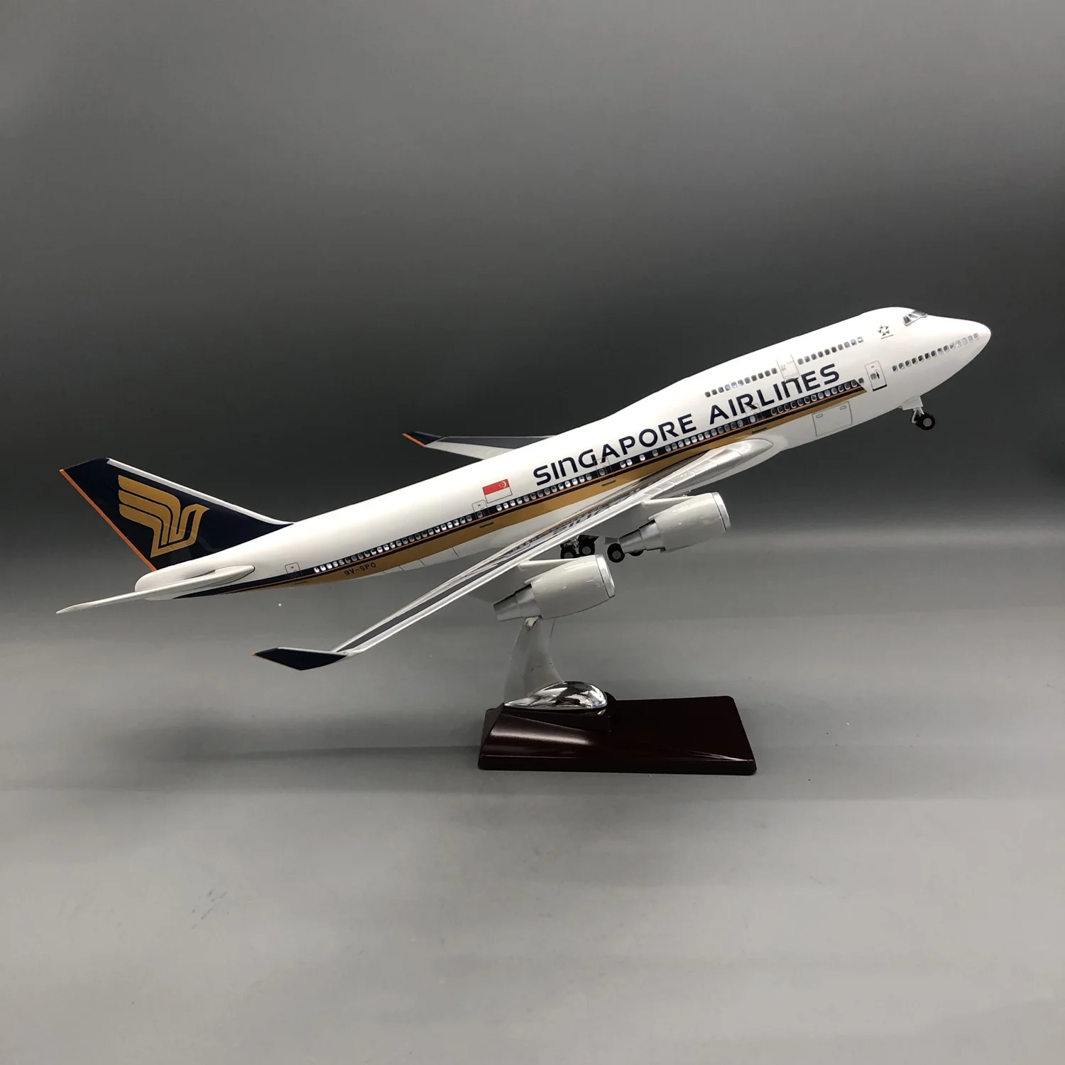 

47cm Diecast 1:160 Scale Airplanes B747 Singapore Airways Resin Plane Model Kit Opened Hatch Door With LED Aviation Hobbies Toy
