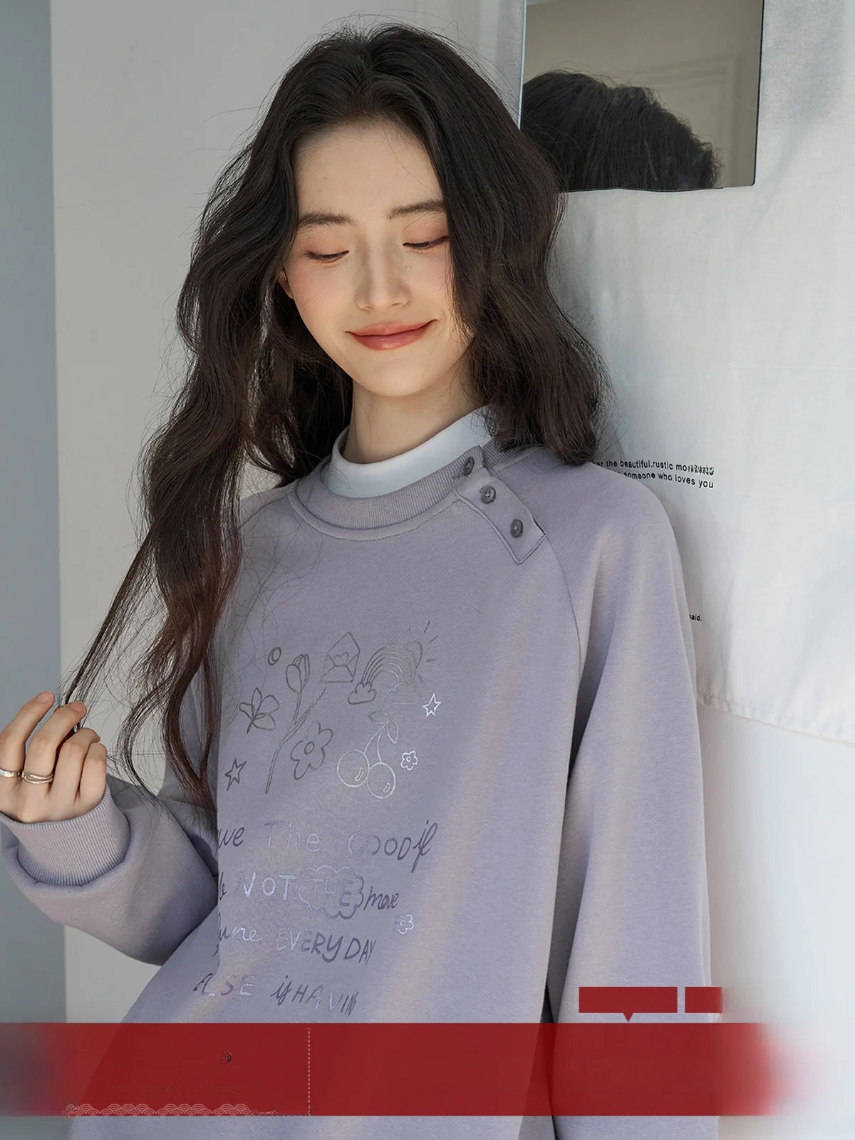 

MoZao Women's round Neck Overhead Sweatshirt Spring 2026 Design Sense Shoulder Insert Long Sleeve Purple Letter Print Top