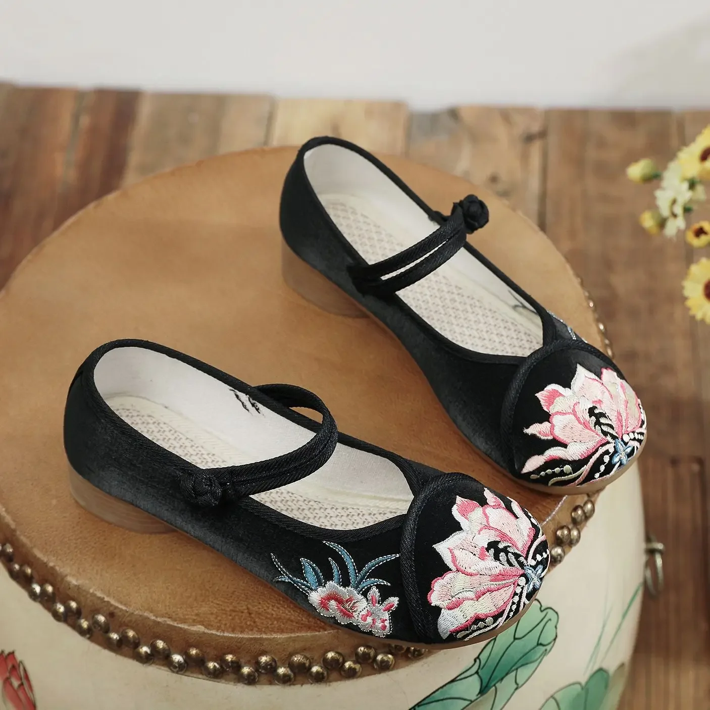 Zapatos de tela antiguos de Beijing, zapatos bordados para mujer, zapatos antiguos Hanfu Qipao hechos a mano, zapatos antiguos de artista de té, ocio