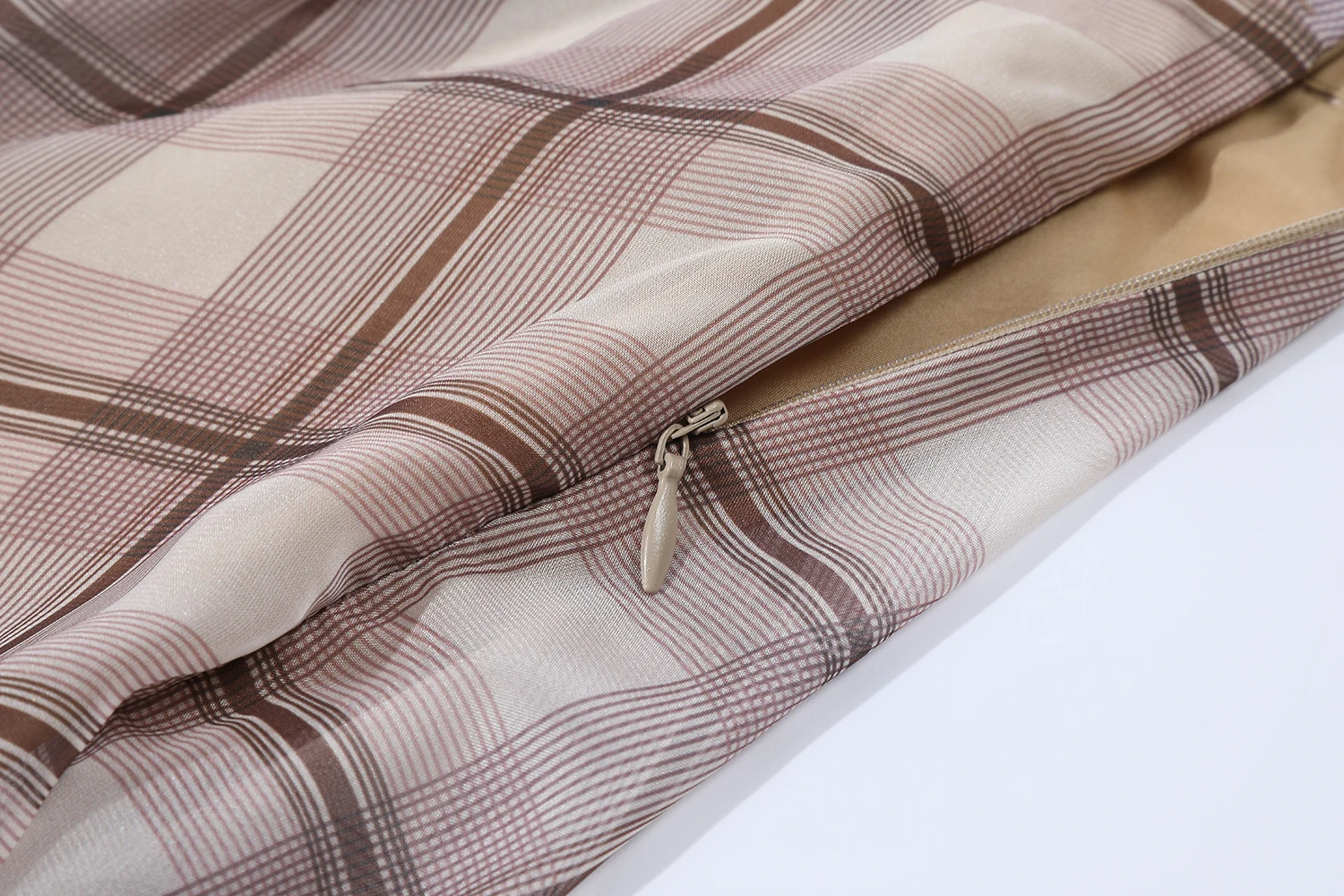 العصرية منقوشة ميدي تنورة المرأة أنيقة فضفاضة عالية الخصر ألف خط تول شبكة تنورة الصيف عادية 2025 جديد الكورية شيك فلوي قيعان