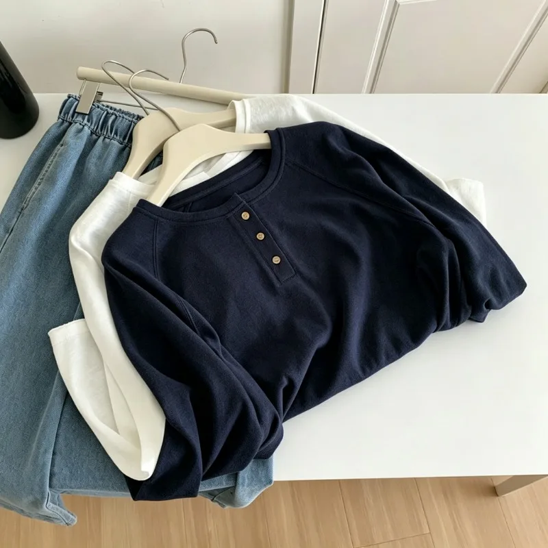 Damen-T-Shirt mit langen Ärmeln, schlichtes Design, für Herbst und Winter, einfarbig, locker geschnitten, lässiger Stil, Knopfleiste, Raglanärmel, weich, vielseitig, für den täglichen Gebrauch. – Detail 3