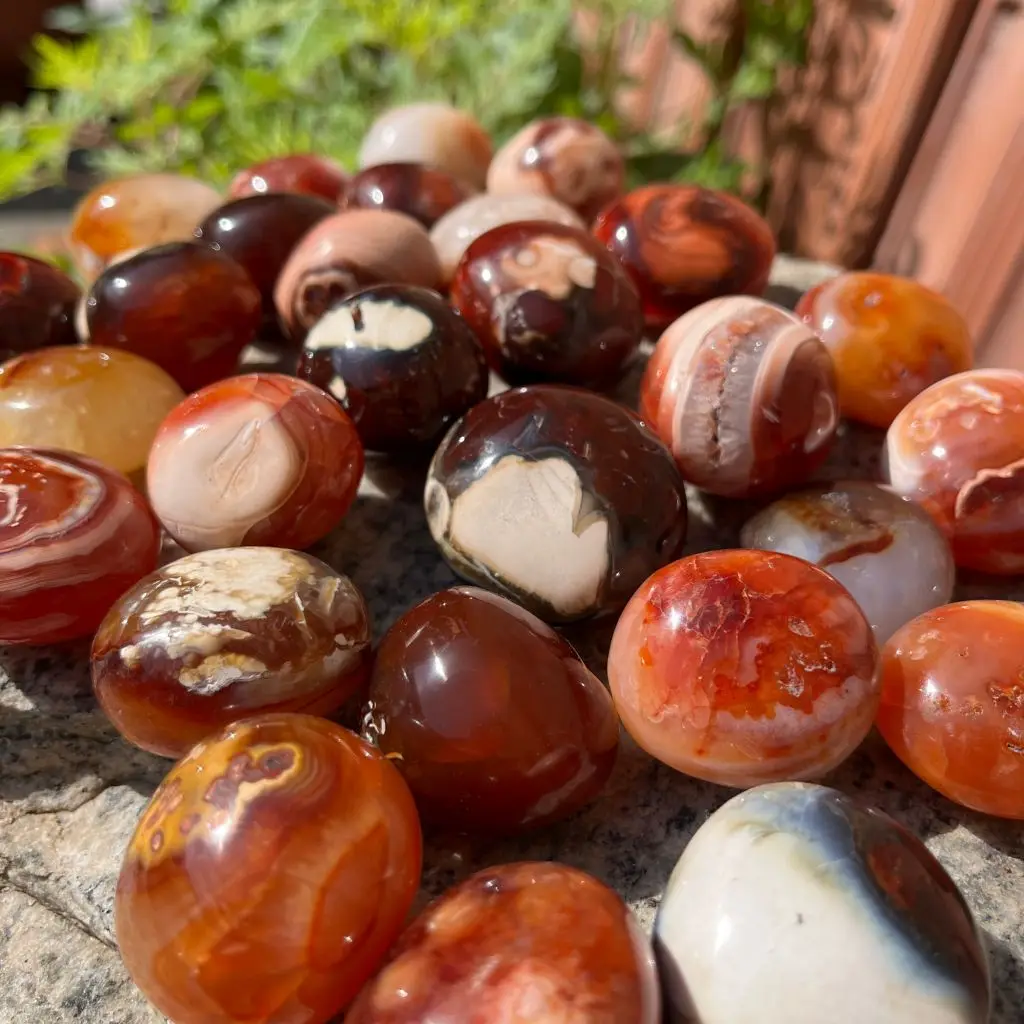 

Natural Carnelian Tumbled Stones Bulk Healing Crystals Worry Stone for Chakra Meditation Reiki Energy Balancing Home Decor