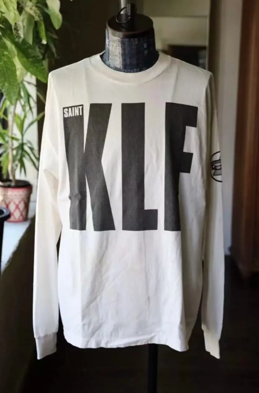 

Хорошее качество, новинка 2025, сине-белая стираная футболка SAINT «klf Exhibition Limited с длинным рукавом и принтом для мужчин и женщин, хлопковая футболка в японском стиле