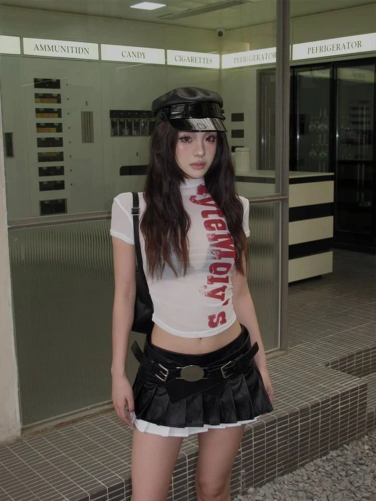 Blusa corta con estampado de letras recortadas con cuello alto de malla transparente para mujer blusa de fiesta de verano