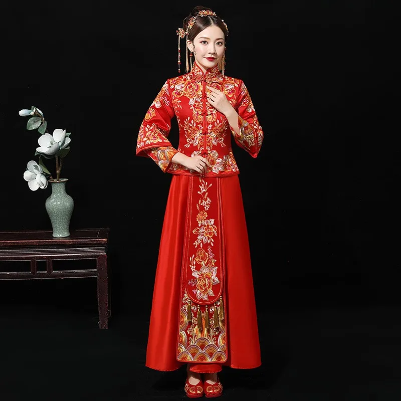

New Chinese-style wedding dress toasting and ceremony attire