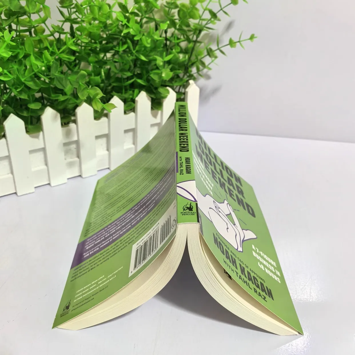 Million Dollar Weekend: The Surprisingly Simple Way To Launch A 7-figure Business In 48 Hours English Book