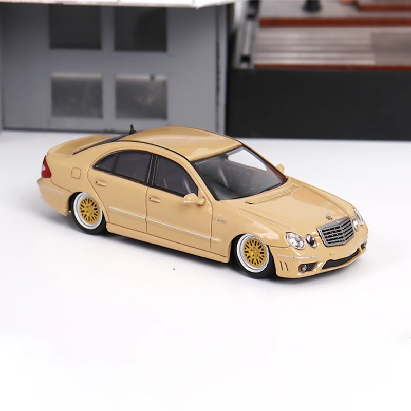 1:64 Scale E63 W211 W140 Classic Four-eye Limited Edition Simulation Alloy Car Model Adult Collection Display Ornaments