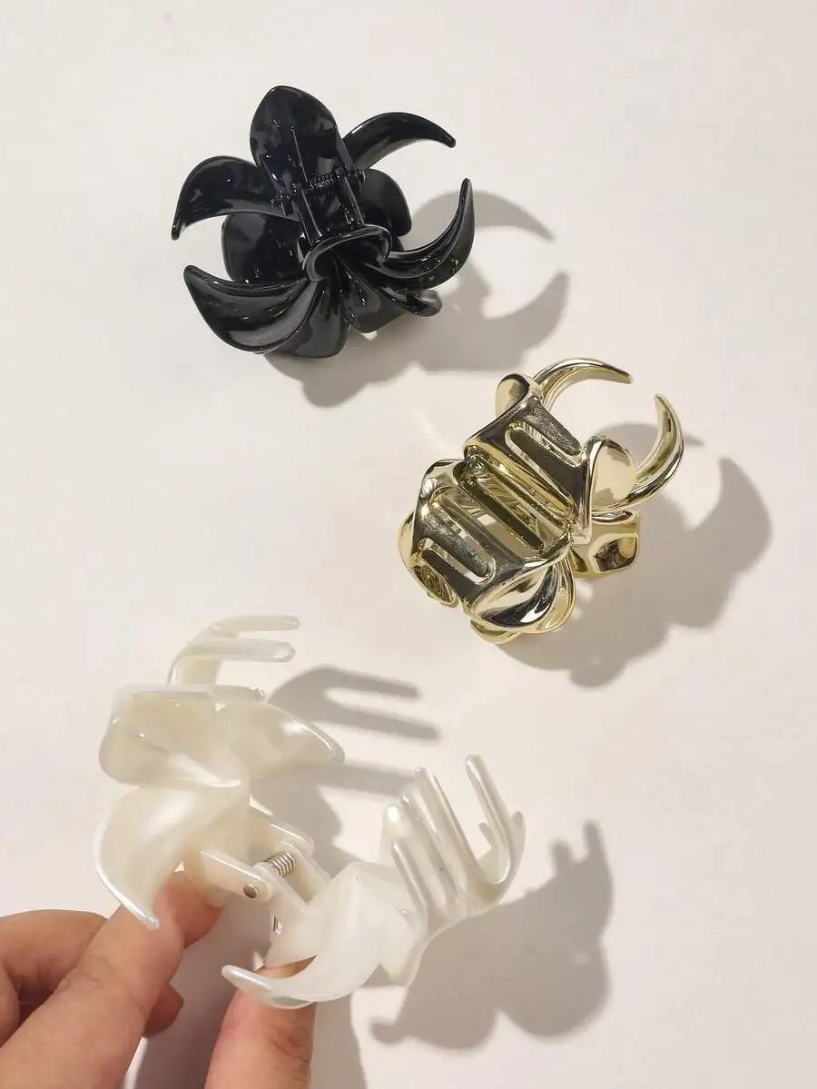 

3pcs Black Ivory Gold-Tone Daisy Flower Hair Claw Clips Boho Style Beach Vacation Accessories
