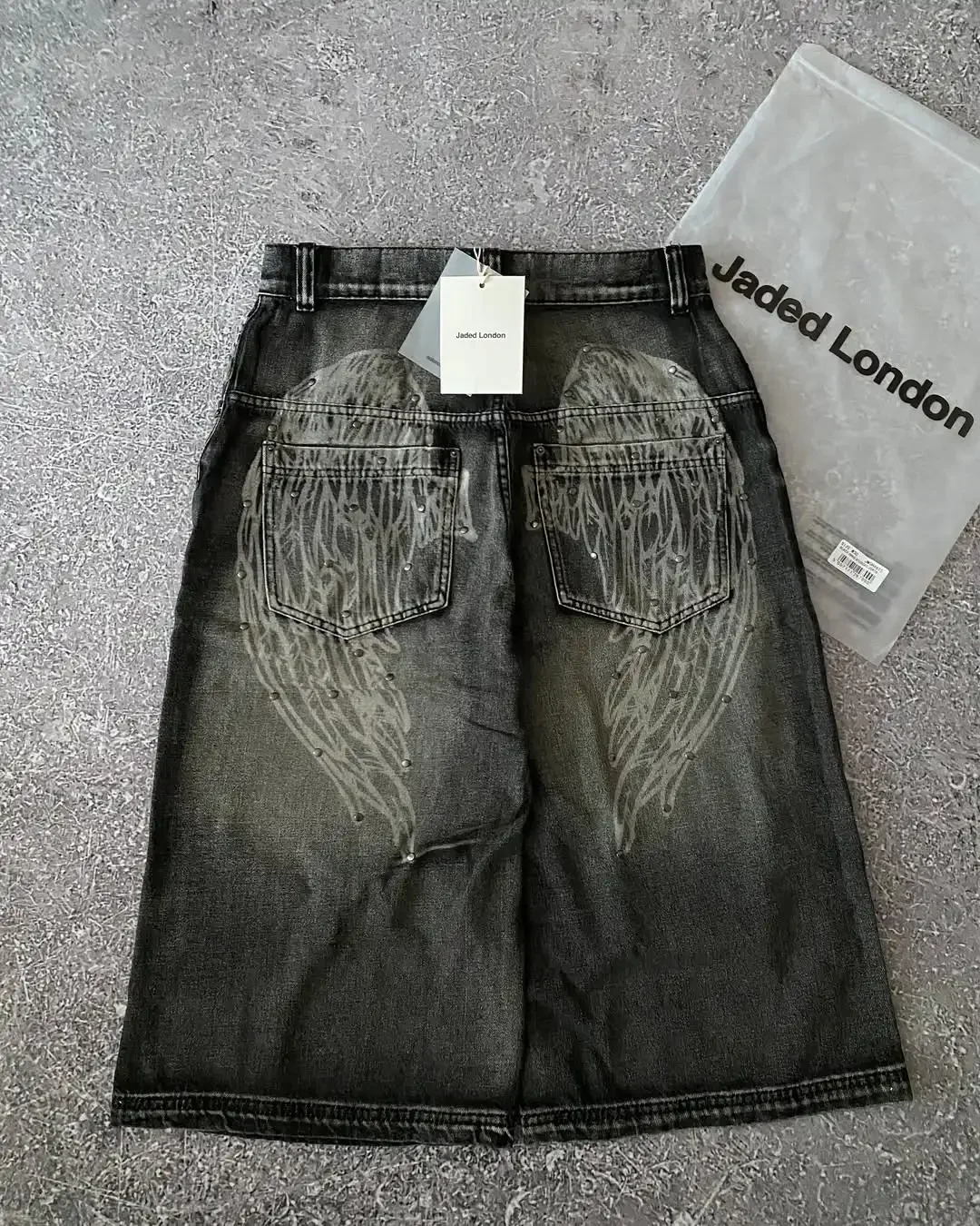 Harajuku Popular Knee Length Denim Shorts Retro Rivet Design Street Wing Pattern Y2K Fashion Punk Loose Wide Leg Pants Men Women