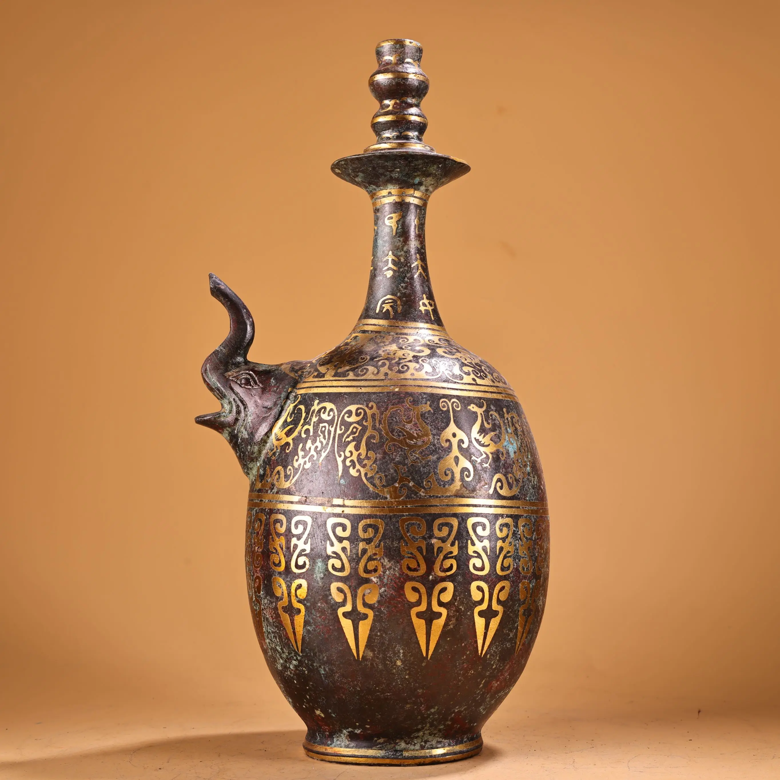 Tibet Folk Old Bronze Gilded Elephant Head Wine Pot Kettle Teapot Big bellied bottle Amass wealth Ornaments