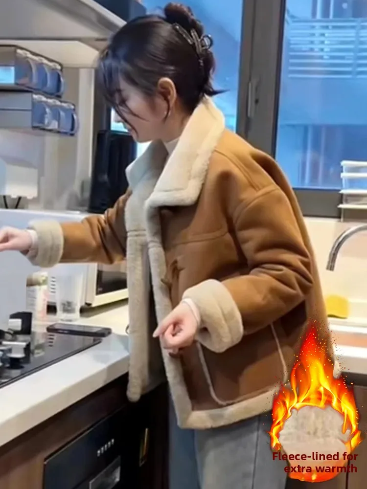 เสื้อแจ็คเก็ตผู้หญิงสำหรับฤดูหนาว ไซส์ใหญ่ บุขนเฟอร์ อุ่นสบาย สไตล์ลำลอง อเนกประสงค์ ผ้าฝ้ายผสมขนเป็ด เหมาะสำหรับใส่เดินทางหรือ...