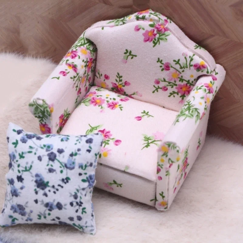 

Doll House Single Couch Figure With Flower Print Pattern Miniature Furniture Scene Display Accessory for Collector 15UB