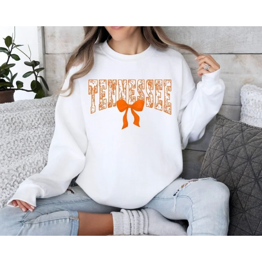 เสื้อสเวตเชิ้ตผู้หญิงสไตล์อเมริกันเรโทรลำลอง พิมพ์ลายแฟชั่น ทรงหลวม สวมใส่สบาย เสื้อกีฬาคู่รักแบบส่วนตัว