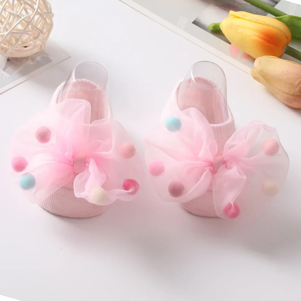 

Japanese Cute Kawaii White Pink Baby Lace Bow Girls Pompoms Princess Socks Rubber Anti-slip Newborn Infant Socks Accesories