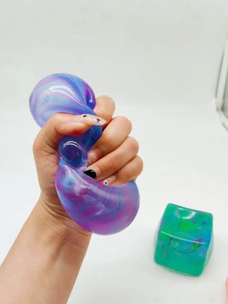 Needoh Schneeflocken-Eiswürfel Malzzucker Squishy Mystery Blind Box Stressabbau Langsam Aufsteigendes Quetschspielzeug Anti-Angst Fidget Toy