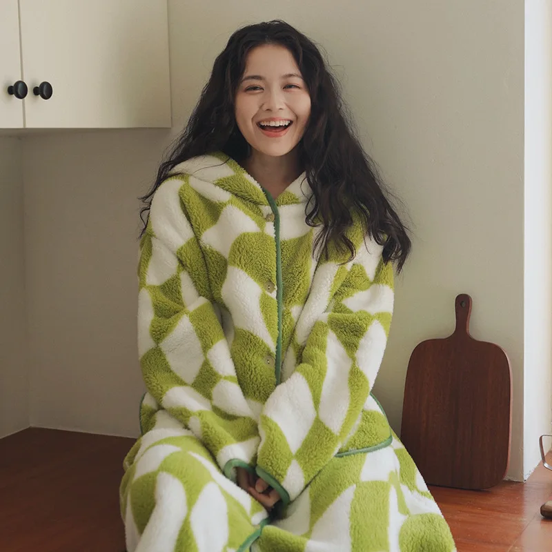 

Women's Long Coral Fleece Robe Autumn Winter Home Clothes Large Size Flannel Sleepwear Simple Style Warm Home Comfortable