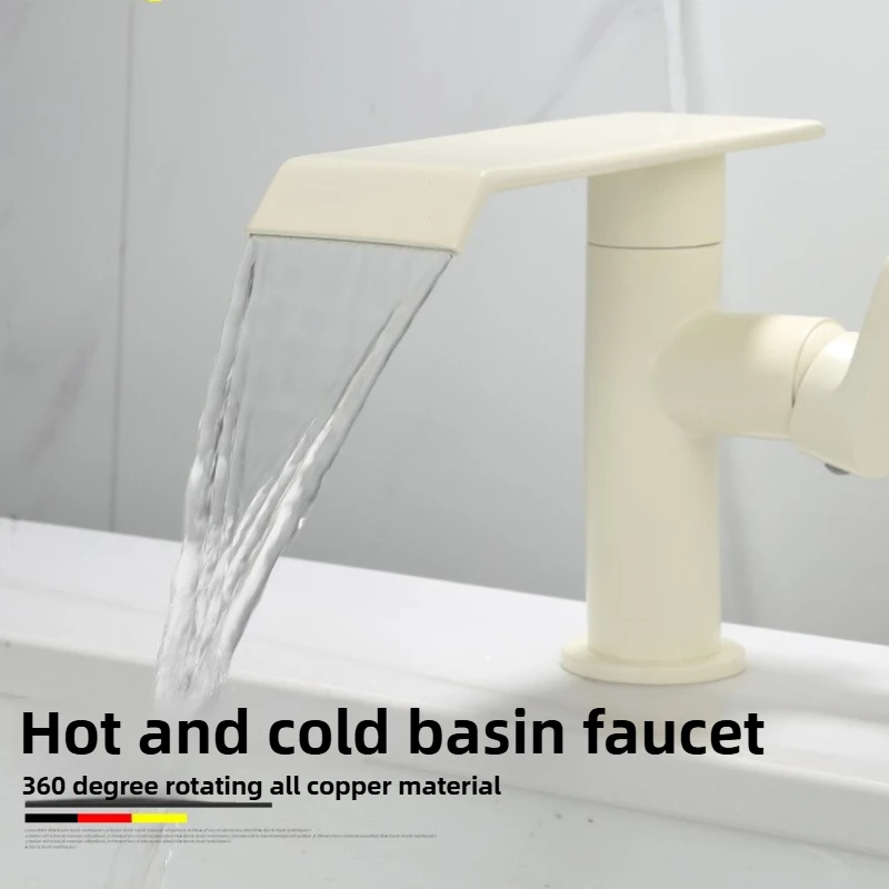 

Вращающийся на 360° латунный смеситель для ванной комнаты, черный водопадный смеситель, смеситель для умывальника, смеситель для горячей и холодной воды