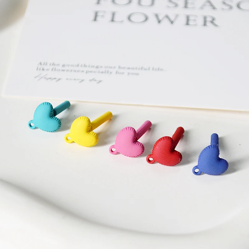 

20 шт./упак. Заготовки для серег в форме сердца, окрашенные спреем, основы для серег, аксессуары для изготовления украшений своими руками