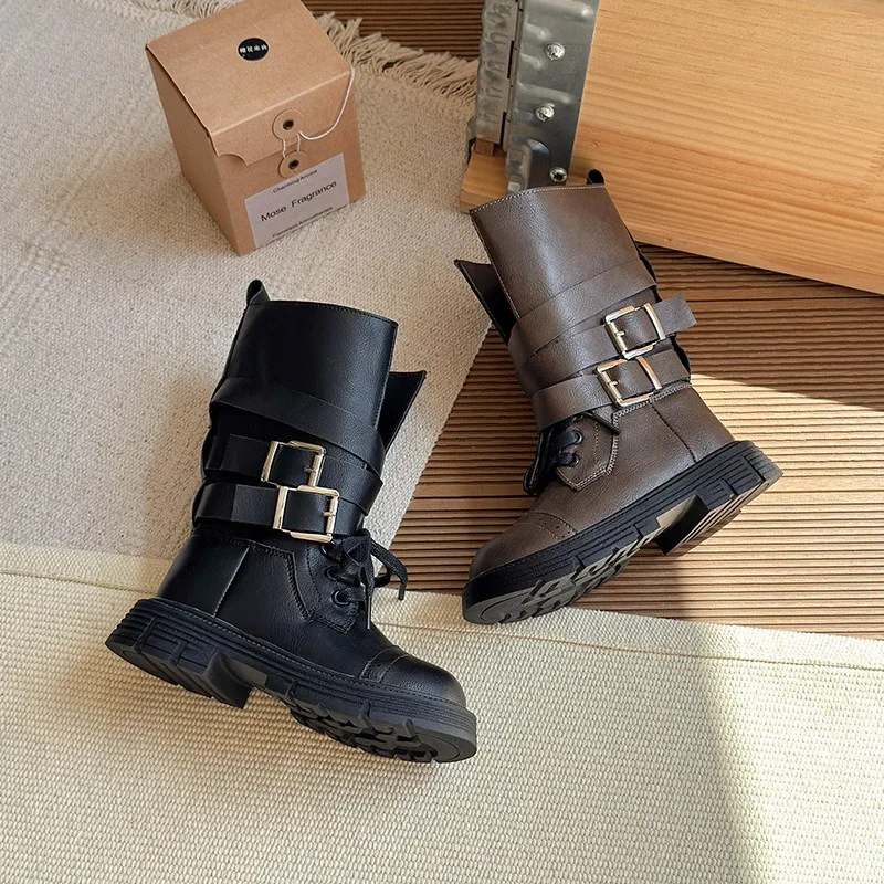 حزام مشبك النمط البريطاني الفتاة الأحذية الجلدية 2025 الخريف والشتاء النسخة الكورية الجديدة للأطفال رقيقة المخملية الأحذية