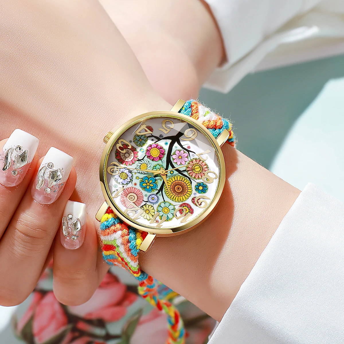 1pcs Women's Gift Watch Fashion Casual Personalized Digital Dial Trendy Classic Quartz Watch ( Box Not Included)