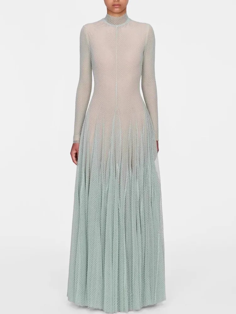 ชุดราตรีออกงานหรูหราสำหรับผู้หญิง แบรนด์ QMQA ประดับเลื่อมผ้าตาข่าย ทรงเข้ารูป จับจีบ  ชุดแต่งงาน ชุดราตรี  คอลเลคชั่นใหม่ 2026 รุ่น QM1091