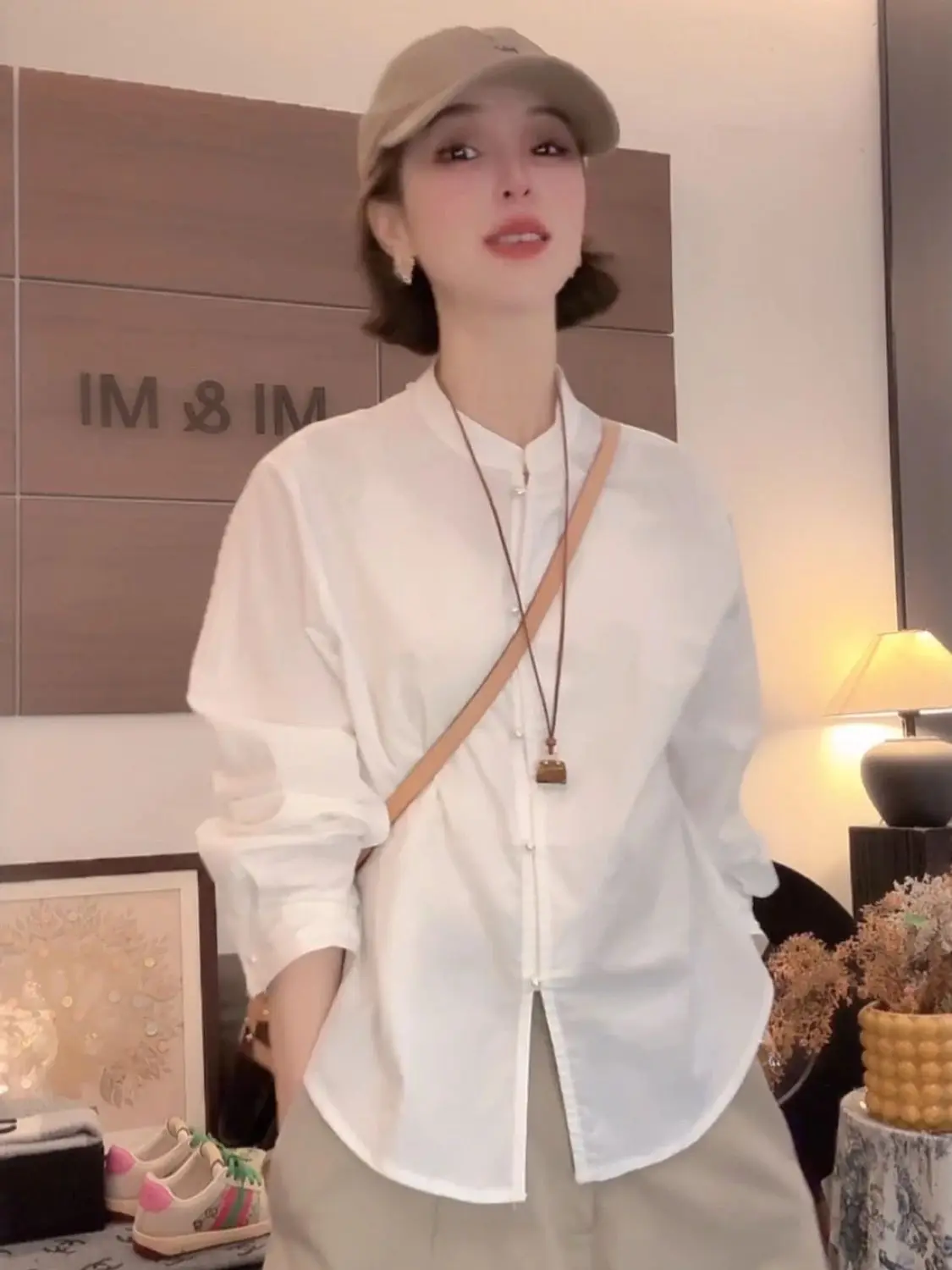

2026 White Long Sleeved Shirt Women's Spring Loose And Versatile Simple Stand Up Collar Shirt Solid Color Top
