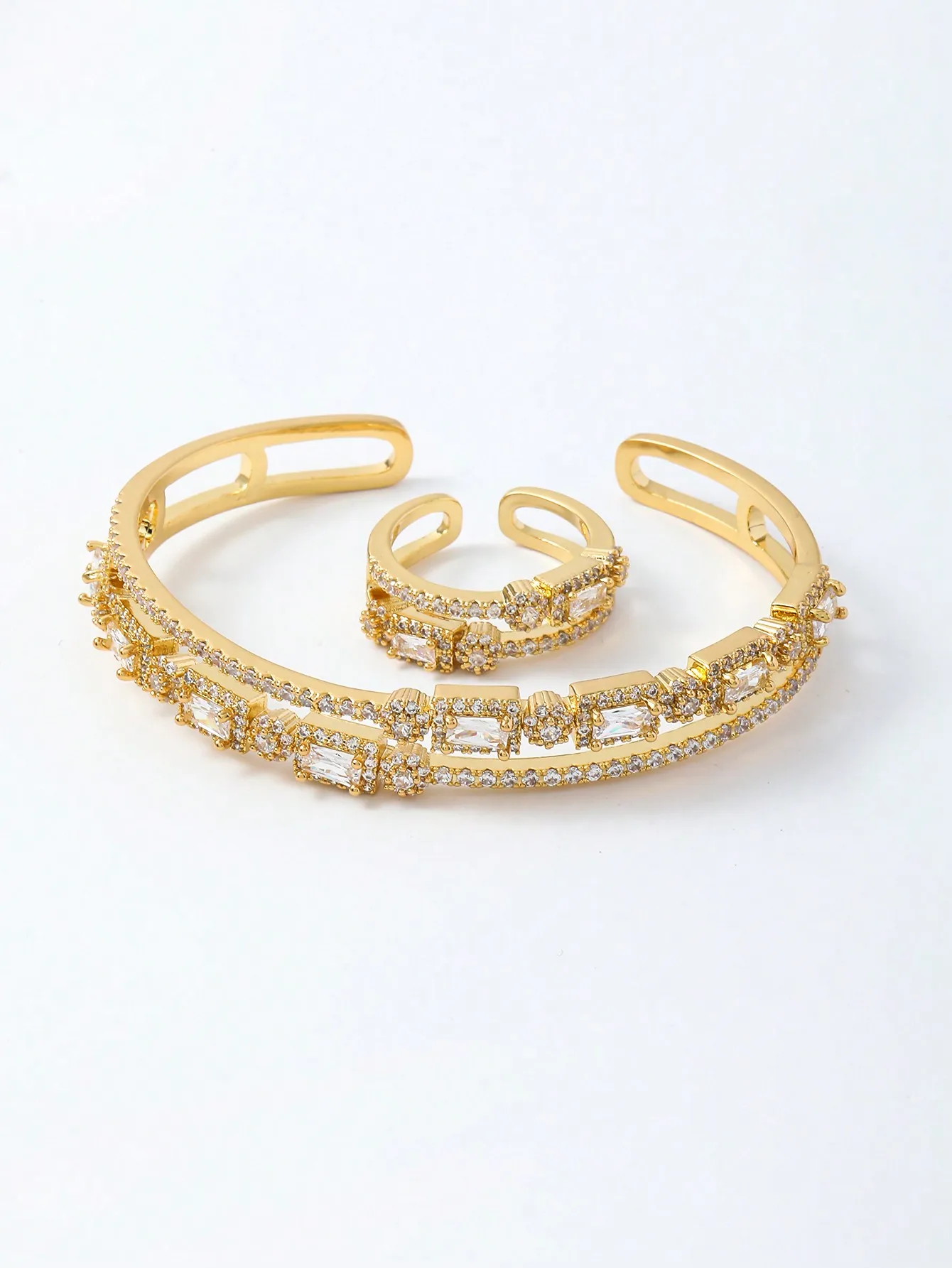 A new 14K gold-plated copper Korean version of elegance superflash micro-inlaid hollow geometric zircon bracelet ring set