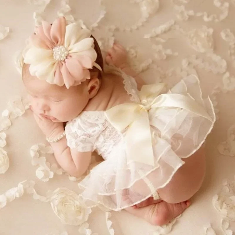 

Newborn Photography Outfits Cute Elegant Lace Deep V-Backless Dress with Floral Headband Set Props for Baby Girls Photos Gifts