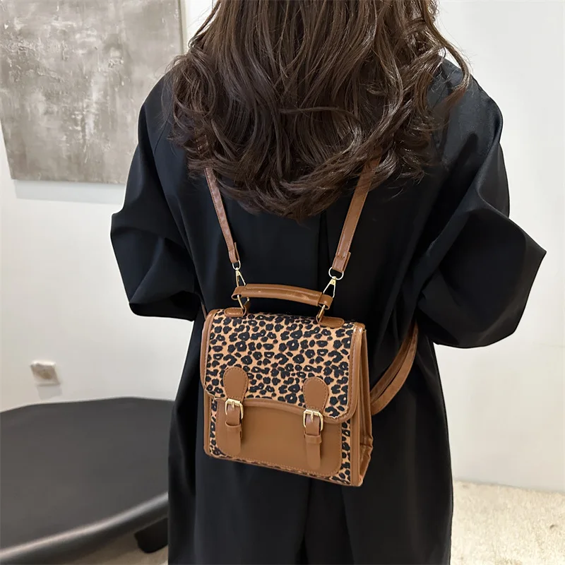 2025 summer new style niche and simple unique texture and personality backpack stylish and fashionable women's backpack